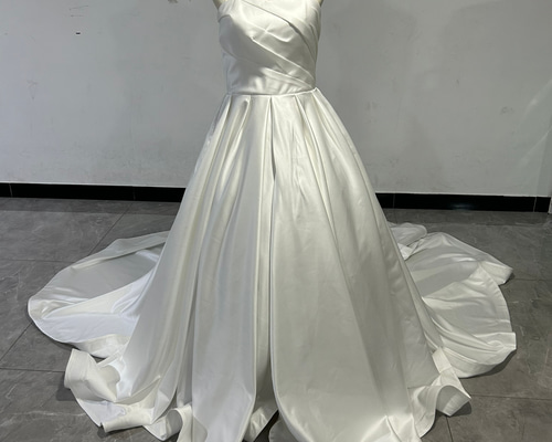 ウェディングドレス ベアトップ 豪華なバックリボン Aライン ロング  