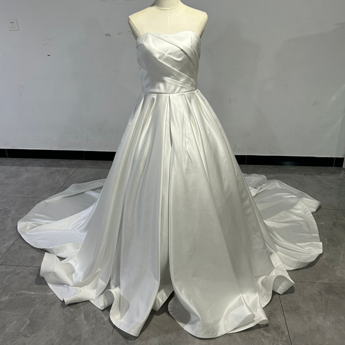 上品！ウェディングドレス ベアトップ バックリボン Aライン 可愛い