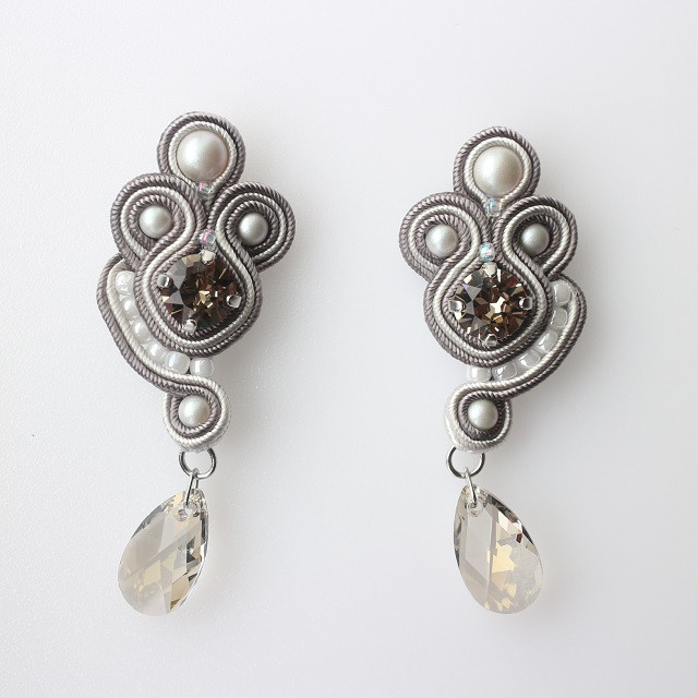 【Lottie-ロッティ-】 soutache（ソウタシエ）ピアスorイヤリング［グレー系］