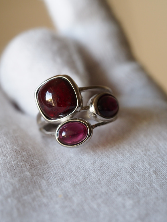 ガーネットトリプル：10/8/8　 　S925WGリング❀ 2枚目の画像