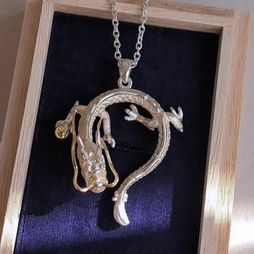 【未使用】龍　ドラゴン　オーダー品　虎目石　ルビー付　シルバー　ペンダントトップ 未使用】龍 ドラゴン オーダー品 虎目石 ルビー付 シルバー