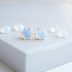 オパールの一粒ピアス ４ｍｍ  １０月誕生石　サージカルステンレス　金属アレルギー対応　小粒　天然石　金アレ対応　小さい 7枚目の画像
