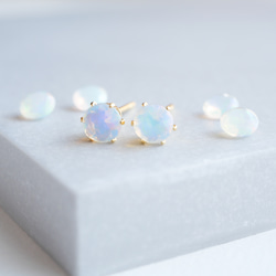 オパールの一粒ピアス ４ｍｍ  １０月誕生石　サージカルステンレス　金属アレルギー対応　小粒　天然石　金アレ対応　小さい 4枚目の画像