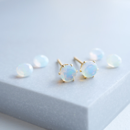 オパールの一粒ピアス 4mm 10月誕生石 サージカルステンレス 金属