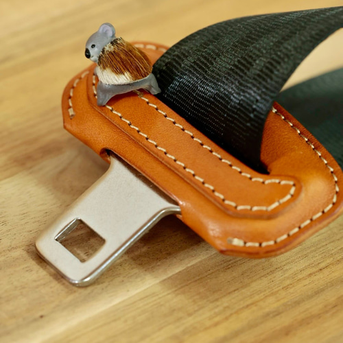 新型ジムニー JB64 JB74用 一枚仕立て外コバ仕様 シートベルトカバー