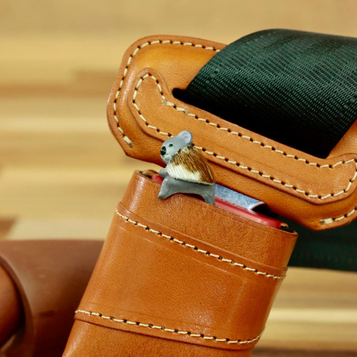 新型ジムニー JB64 JB74用 一枚仕立て外コバ仕様 シートベルトカバー