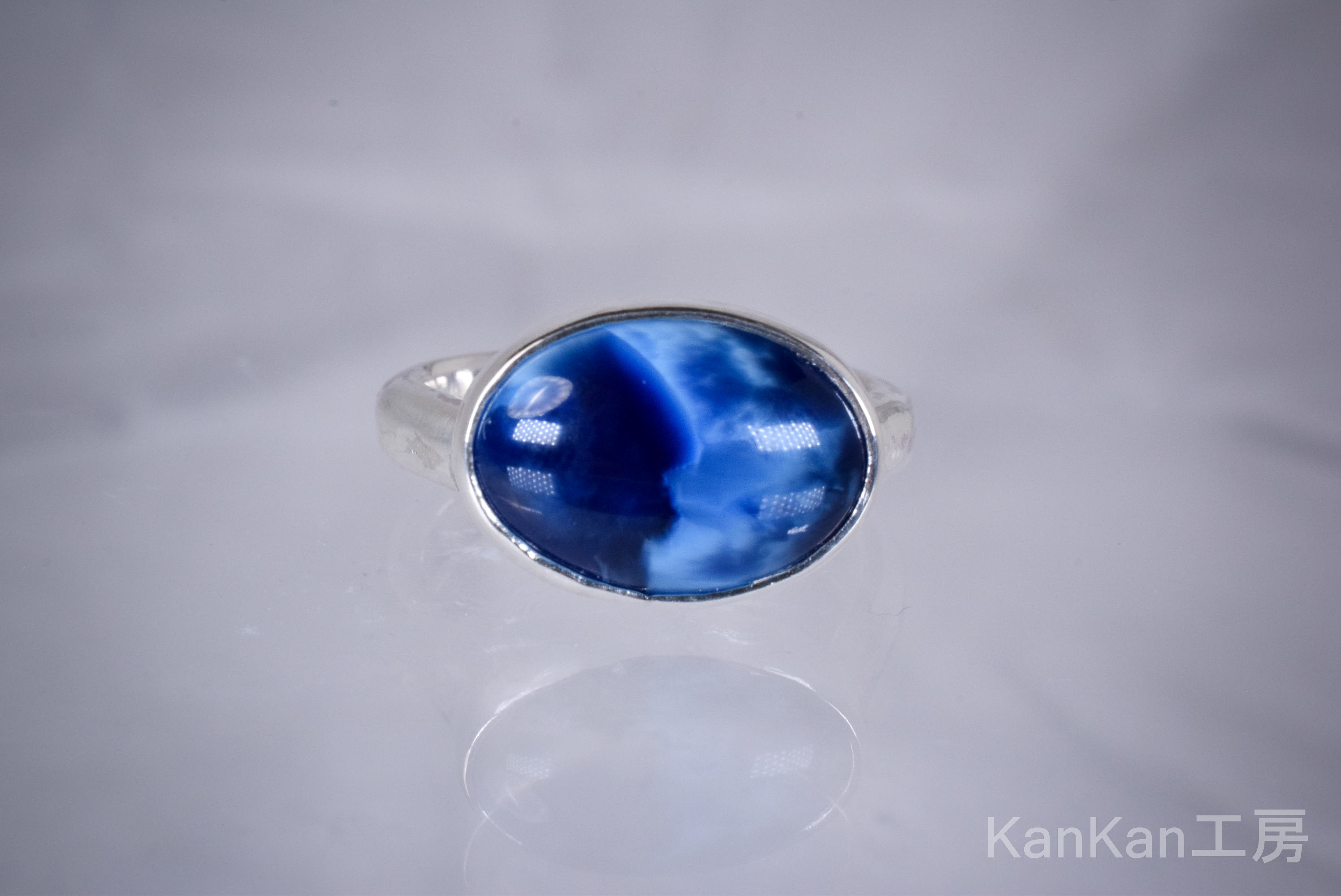 ビクトリアストーンのリング(紺黒色) 16,060円