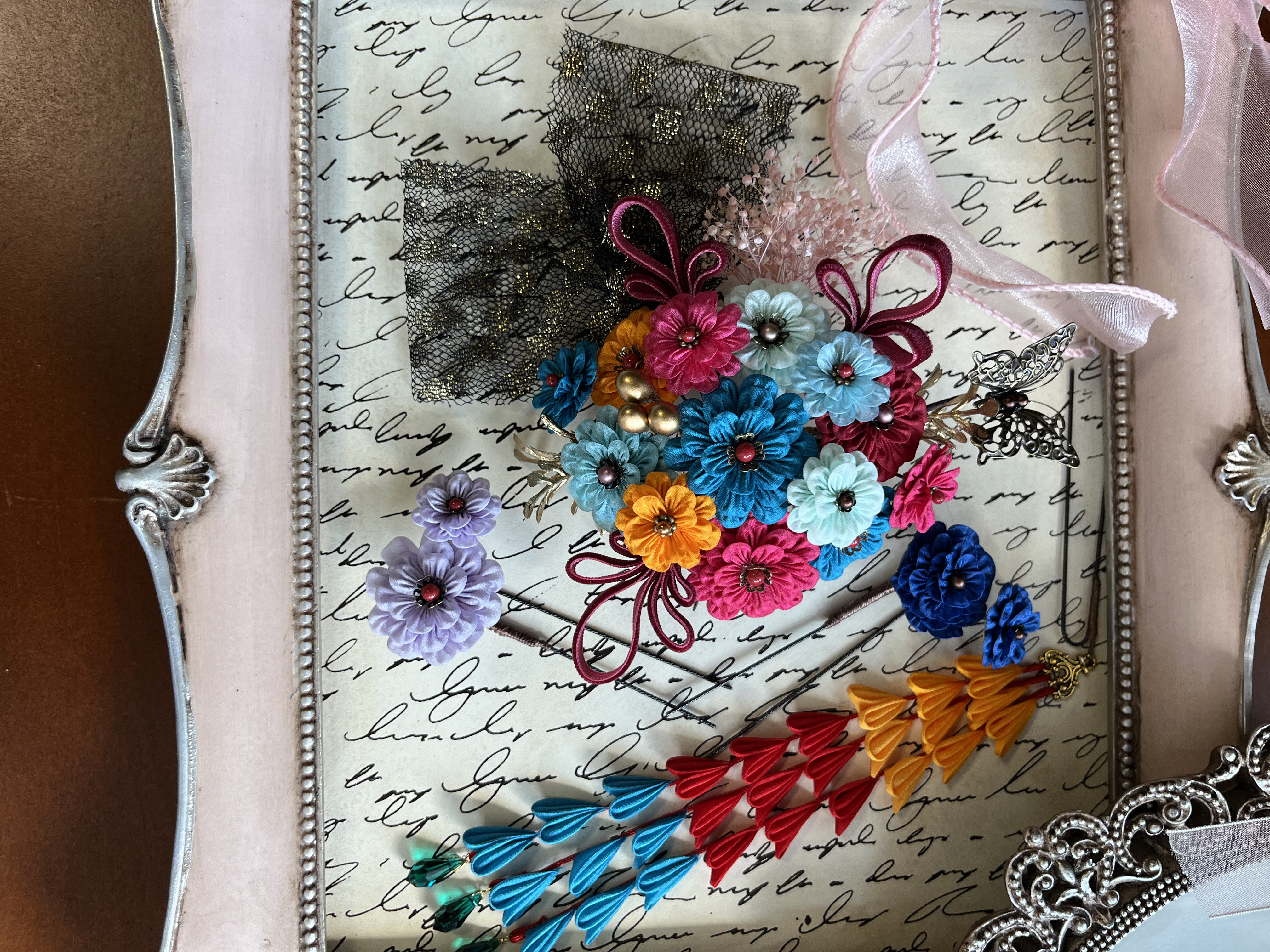 ボンボン　コロレ　　つまみ細工髪飾り