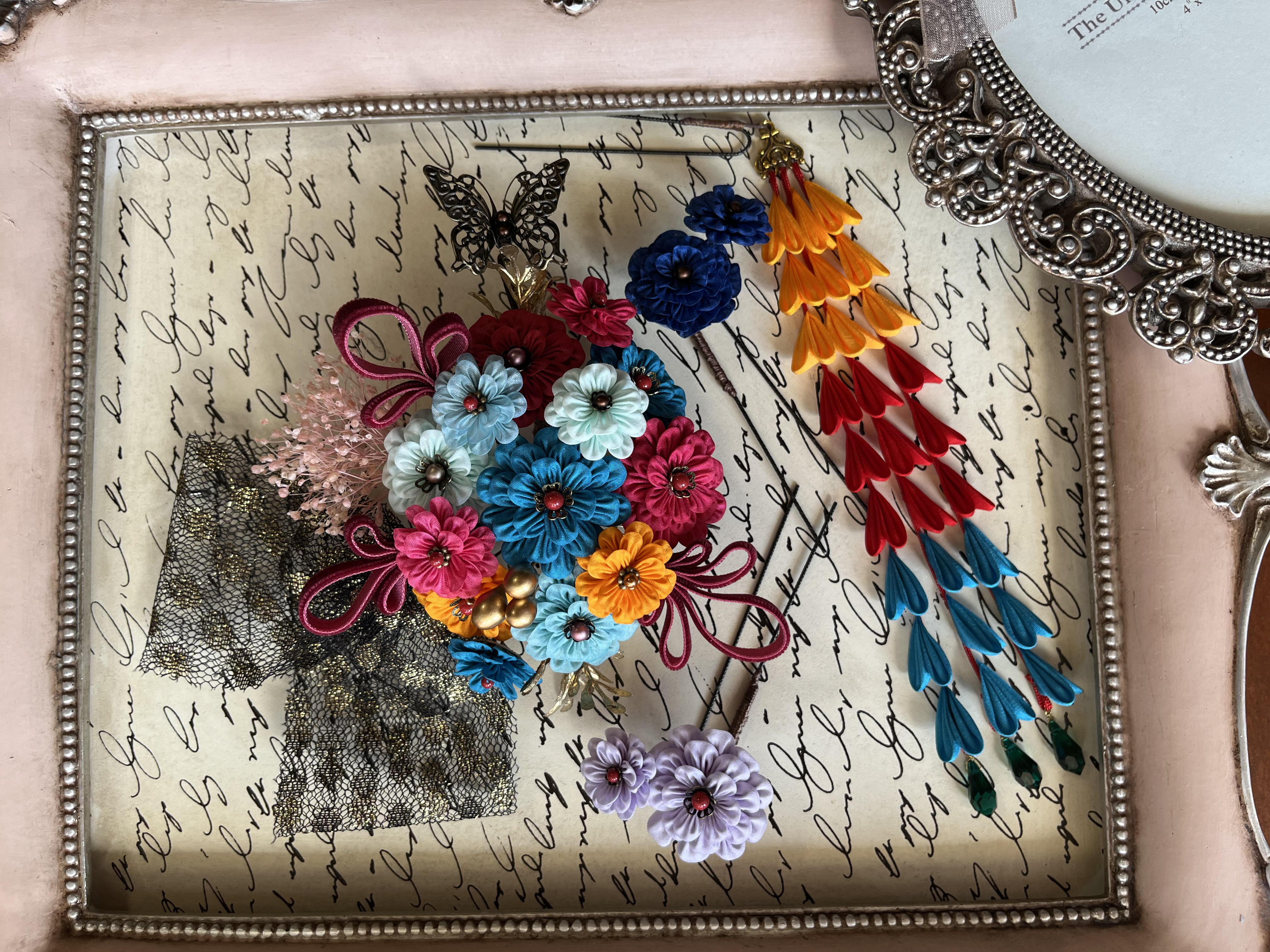 ボンボン　コロレ　　つまみ細工髪飾り