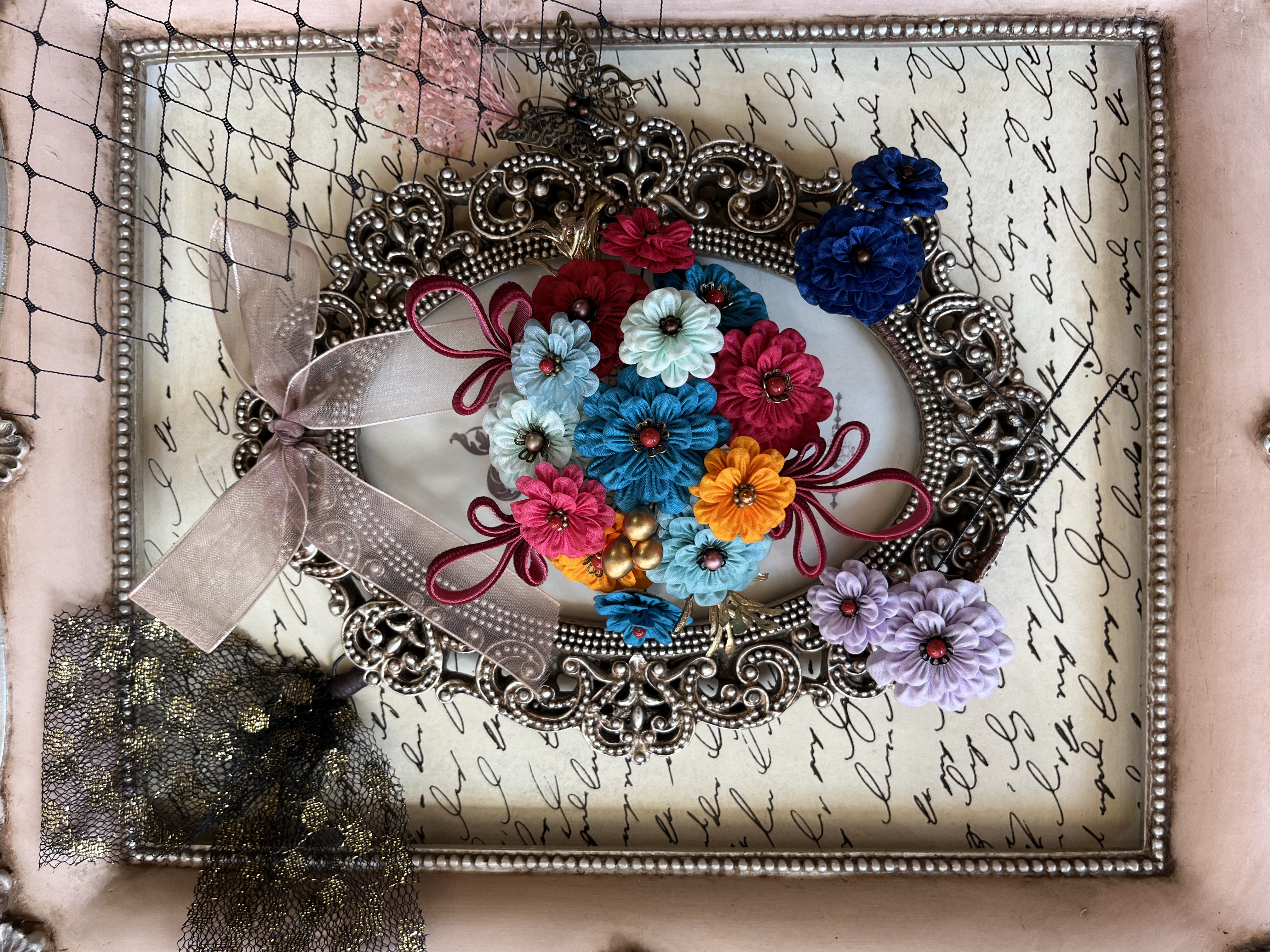 ボンボン　コロレ　　つまみ細工髪飾り