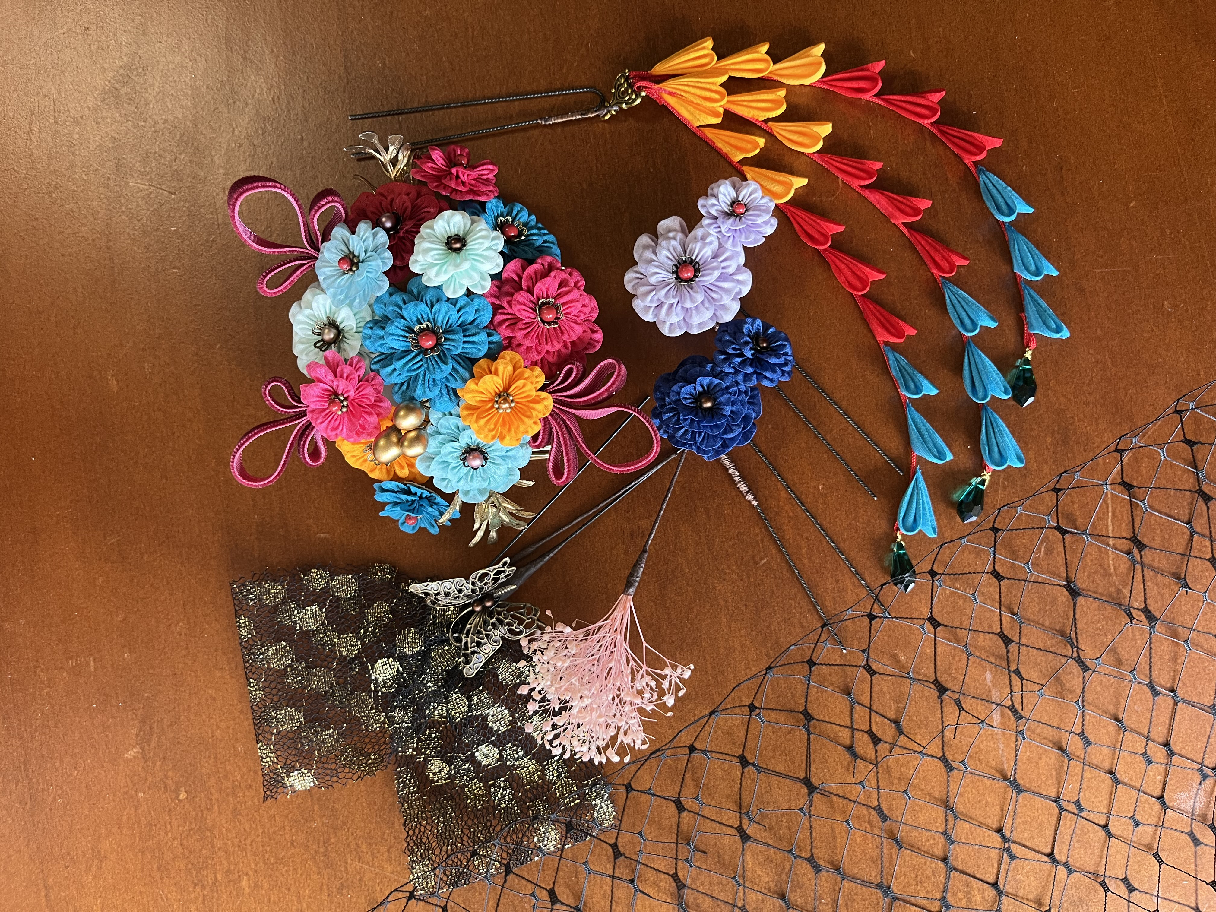 ボンボン　コロレ　　つまみ細工髪飾り