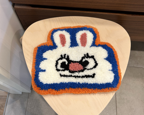 【chizuru様】　タフティング　ミニラグ　うさぎ　インテリア　プレゼント 新作】 【送料無料！】タフティング インテリア インテリア雑貨