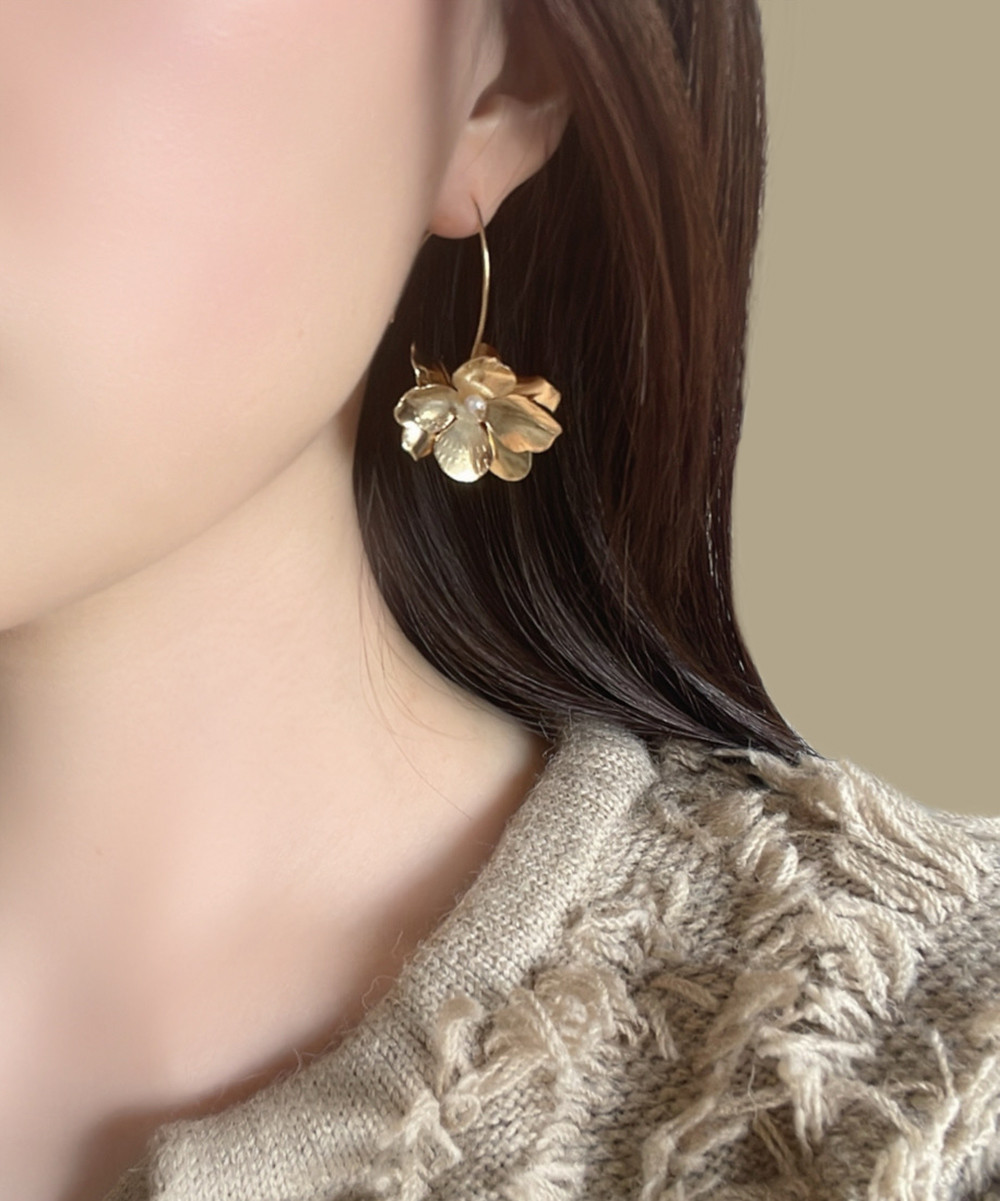 ゴールドフラワー フラワーピアス 大ぶり 揺れる サージカルステンレス  