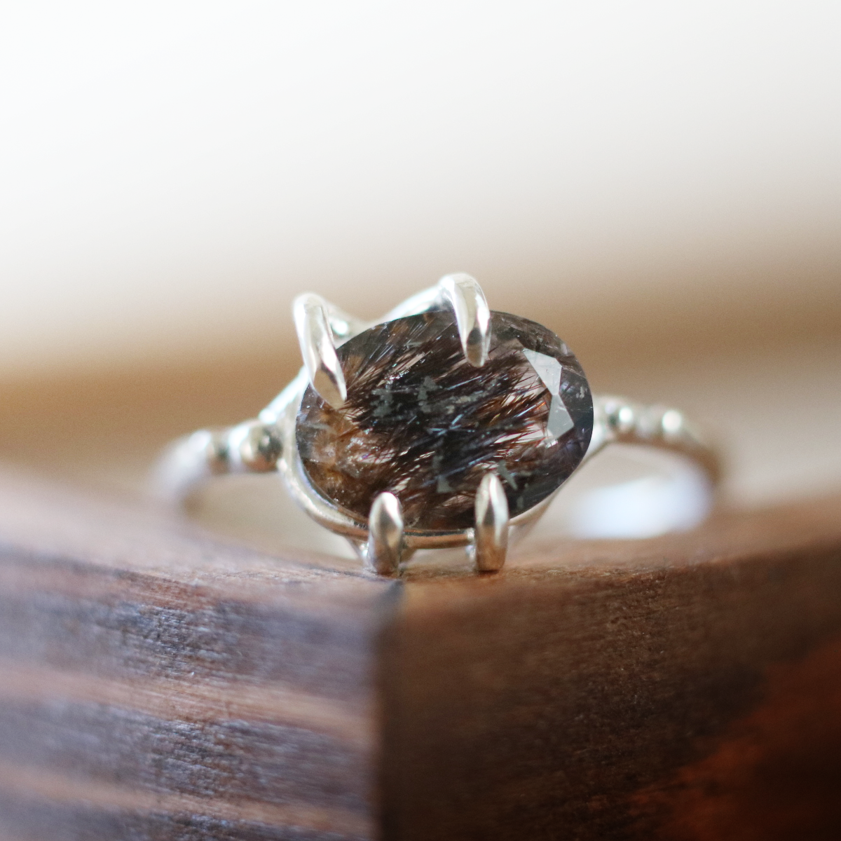 （一点もの・Silver925）スーパーセブンクォーツのシルバーリング（10*8mm・11.5号）