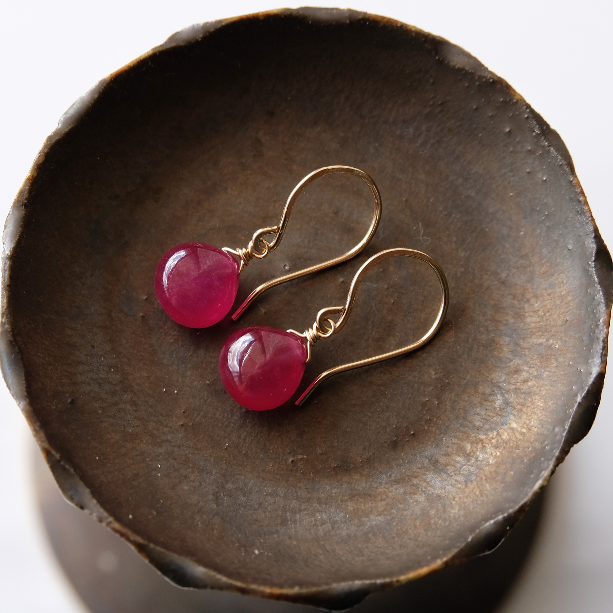 【SALE】 イヤリング可/宝石質ルビーの一粒ピアス【L-01】