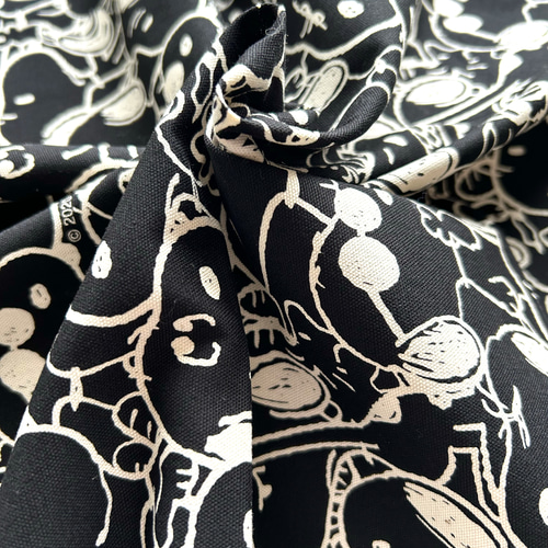 オックス生地『スヌーピー モノクロ柄』 110cm巾×50cm 生地