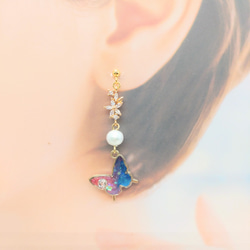 ブルー＆ピンクの蝶々のピアス 3枚目の画像
