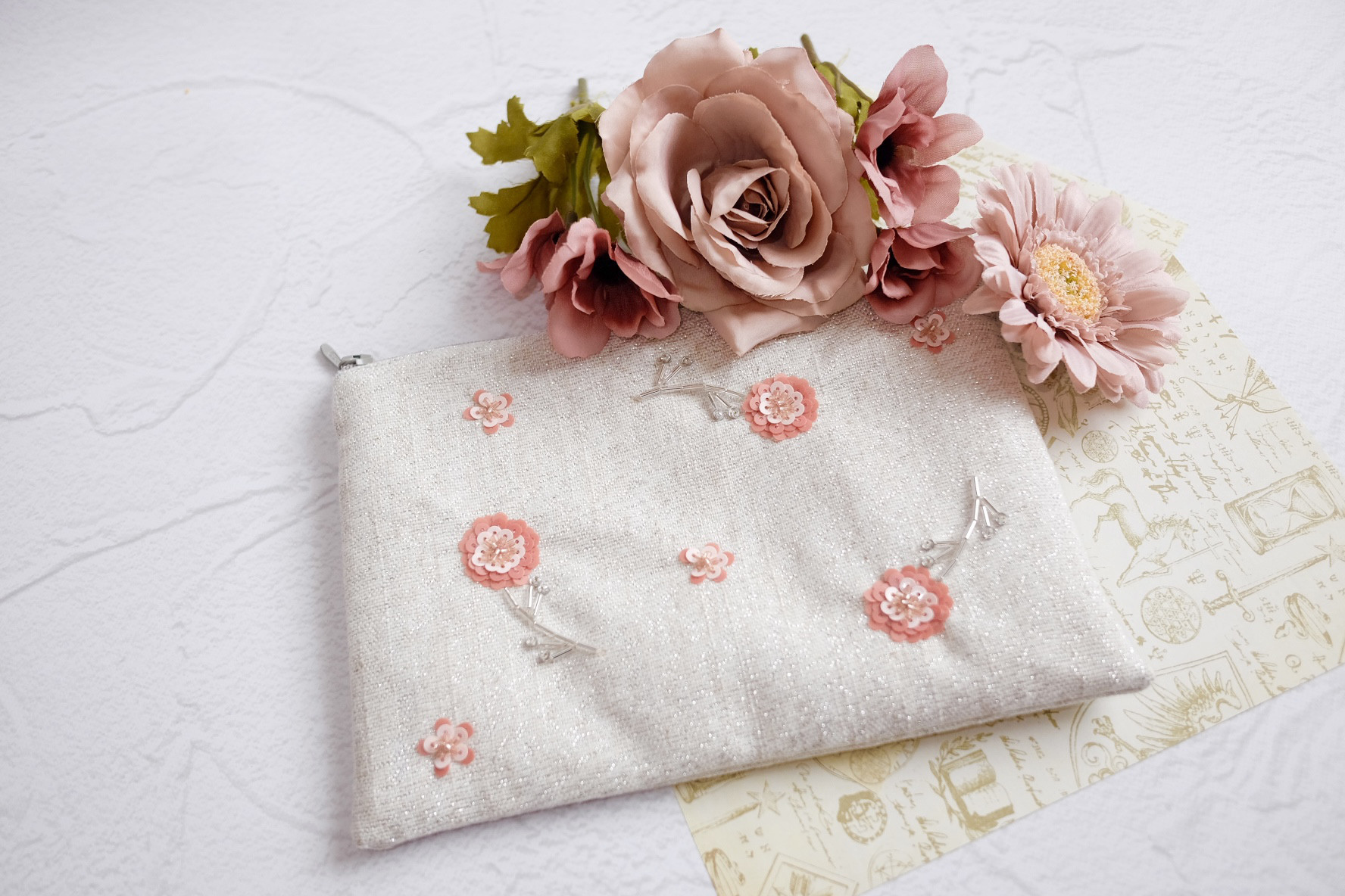 花柄ビーズ×刺繍ポーチ マスタード 雑貨 小物 コスメ 化粧品 幅