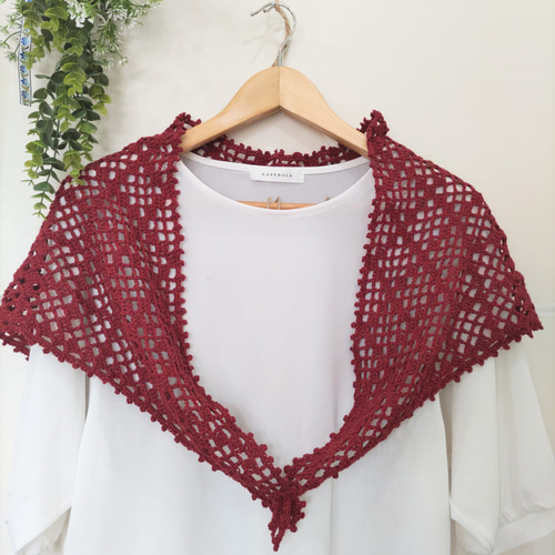 ダイヤ柄レース編みのボルドー三角ストール〈ギフトにも〉EMIM