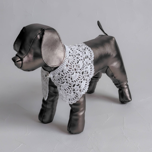 レース糸で編んだ犬用アクセサリー（チョーカー・付け襟