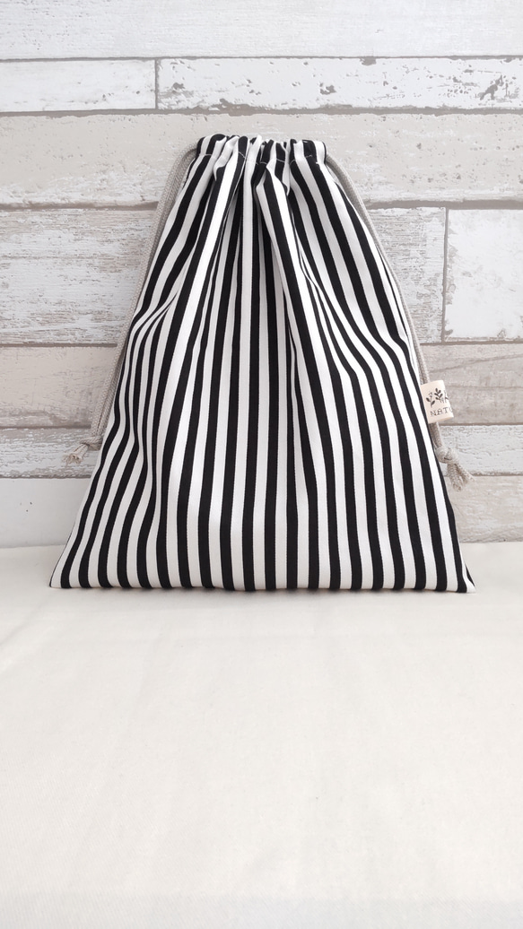 【オーダー承ります】巾着袋　大きめ　うさぎ　黒　30×25 大きめ巾着袋（縦31cm・横25cm）＊ストライプ柄(ブラック)【入園入学