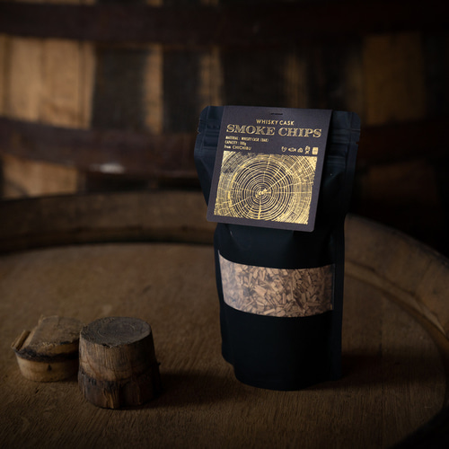 秩父のウイスキー蒸留所の熟成樽でできたスモーカーとスモークチップの