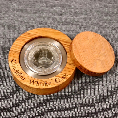 秩父のウイスキー蒸留所の熟成樽でできたスモーカーとスモークチップの