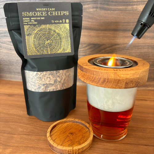 秩父のウイスキー蒸留所の熟成樽でできたスモーカーとスモークチップの