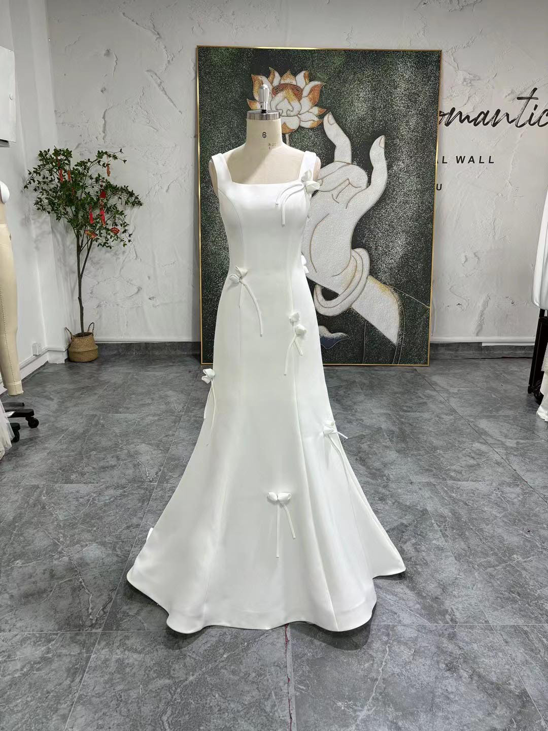 憧れのドレススクエアネック高級サテン　ローズ　オフホワイト編み上げ　パーティードレス二次会お呼ばれ披露宴結婚式挙式前撮り