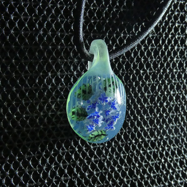 紫陽花　線砂打ち（ガラス、とんぼ玉、一点物、伝統工芸、紫陽花、ネックレス）