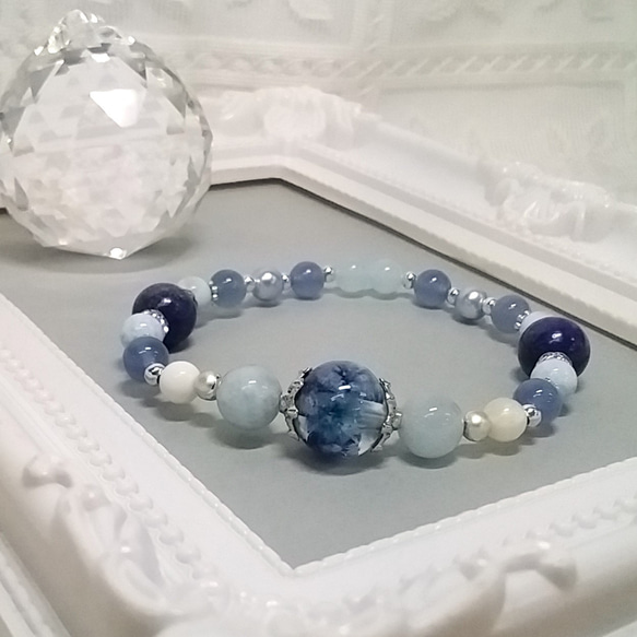 ドライフラワー入りレジンビーズと天然石のブレスレット ブルー oh