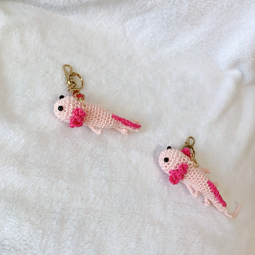 小*1様 プリティキャンディーちゃんの編みぐるみキーホルダー◎ 編みぐるみ ピンクのウーパールーパーちゃん（一つの価格です