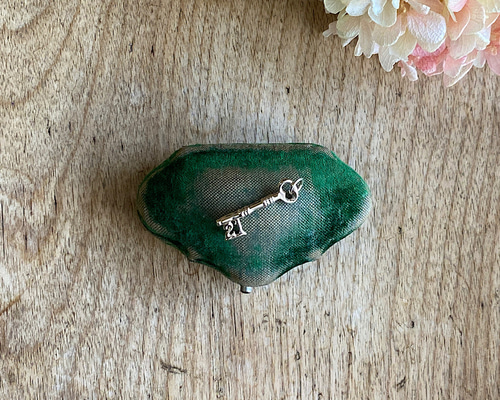 アンティーク 英国 9金 375刻印 キー 鍵モチーフ ペンダント ネックレス アンティーク 英国 9金 375刻印 キー 鍵モチーフ ペンダント