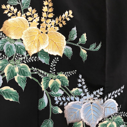 ロングジレ【 着物リメイク 】黒留袖*金銀刺繍*緑 ボタニカル ロングジレ【 着物リメイク 】黒留袖*金銀刺繍*緑 ボタニカル