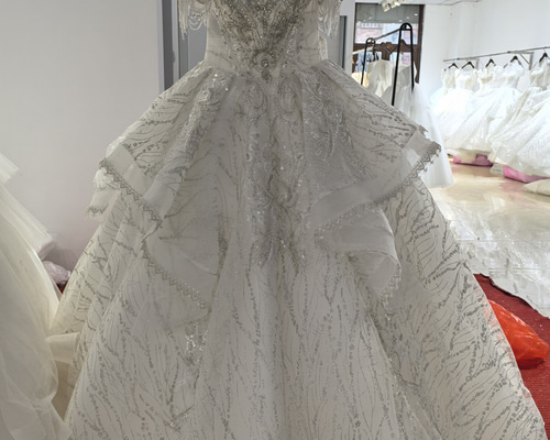 120cm　豪華♡スパンコールが上品に輝くドレス おしゃれ上級者に人気 贅沢なレース ウエディングドレスキラキラした