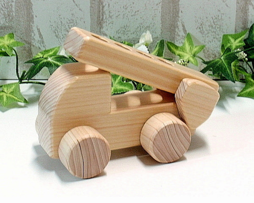 237新品・未使用　木のおもちゃ　手作り木製自動車 トラック　木製玩具　乗用玩具 sd1_065a90a542f0faba68327283a9