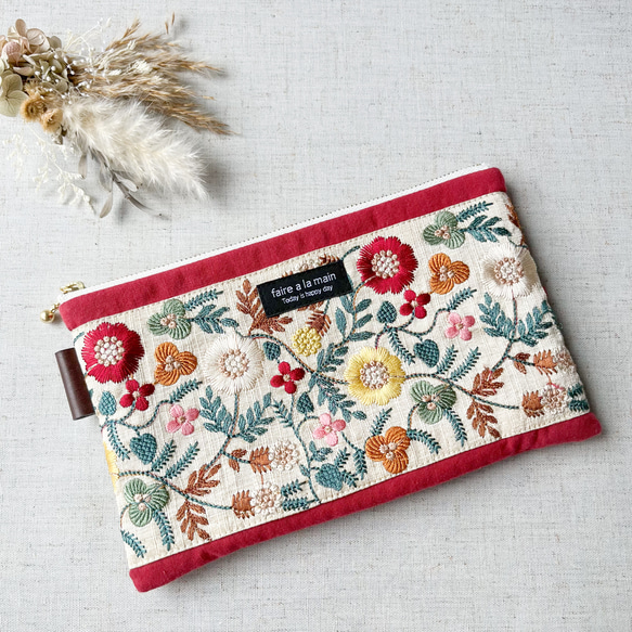 カードポケット付き！インド刺繍リボンの通帳ポーチ•赤い花柄