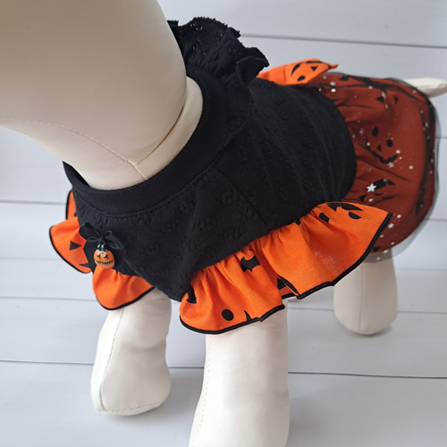 ハンドメイド　犬服　ハロウィン柄裾フリルタンク（サイズオーダー） ハンドメイド 犬服 ハロウィン柄裾フリルタンク（サイズオーダー
