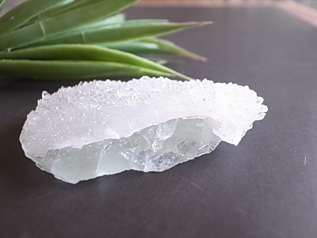 レア！クォーツオングリーンフローライト　原石 　60ｇ　天然石