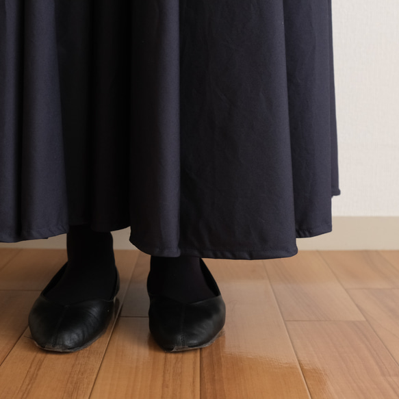 【3天內出貨】畢業典禮、入學典禮都適合！可水洗的海軍藍荷葉上衣和圓裙套裝。 第12張的照片