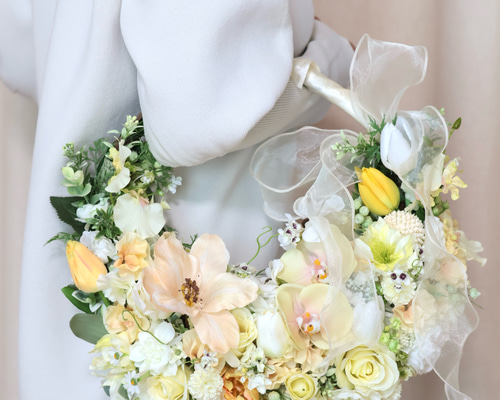 胡蝶蘭とチューリップのリースブーケ ウェディングブーケ（アーティ