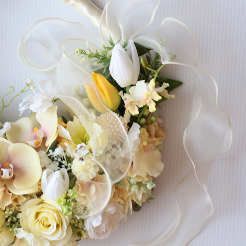胡蝶蘭とチューリップのリースブーケ ウェディングブーケ