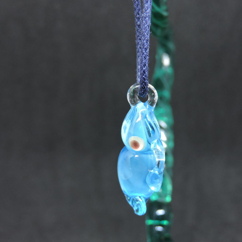 ガラスのアクセサリー・イカ（図鑑バージョン） ペンダントトップ