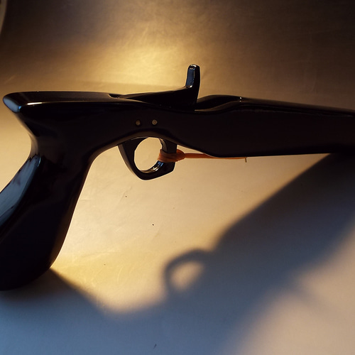 ゴム銃天然漆塗競技用 限定品 天然漆塗競技用ハンドメイドオリジナルゴム銃クルミ材