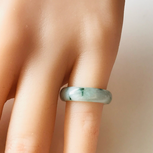 R70-004］ ジェイド JADE ヒスイ 本翡翠 くりぬき リング 天然石 一点 