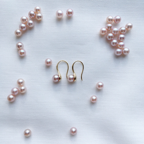 6月誕生石真珠パールトップクラスピンクパールxドロップラインのピアス