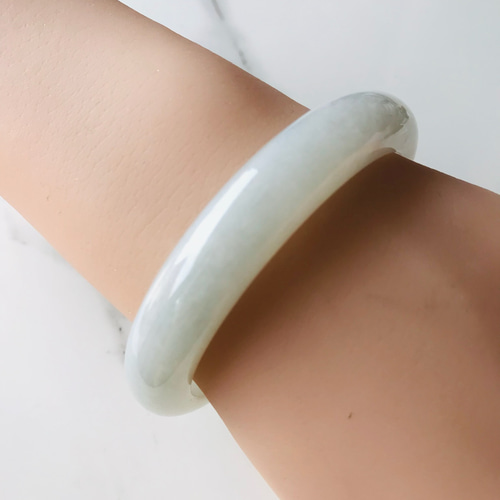 B3010-0134】ジェイド 翡翠 ヒスイ バングル 一点もの 希少