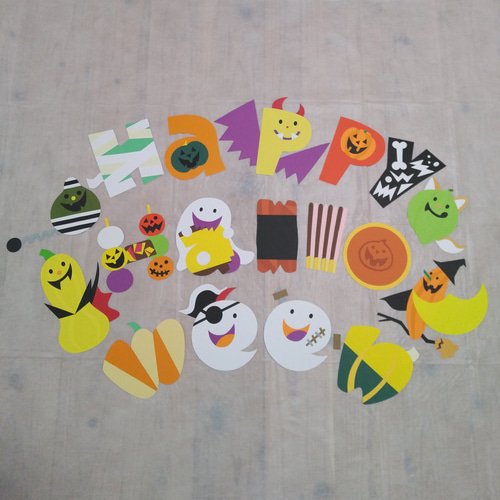 ハロウィン おばけ かぼちゃ 秋 10月の壁面飾り 画用紙で製作 「お菓子