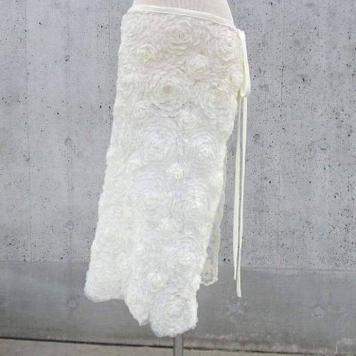 オフ白全面刺繍にケミカルレース付×チュールレースに前面フリル