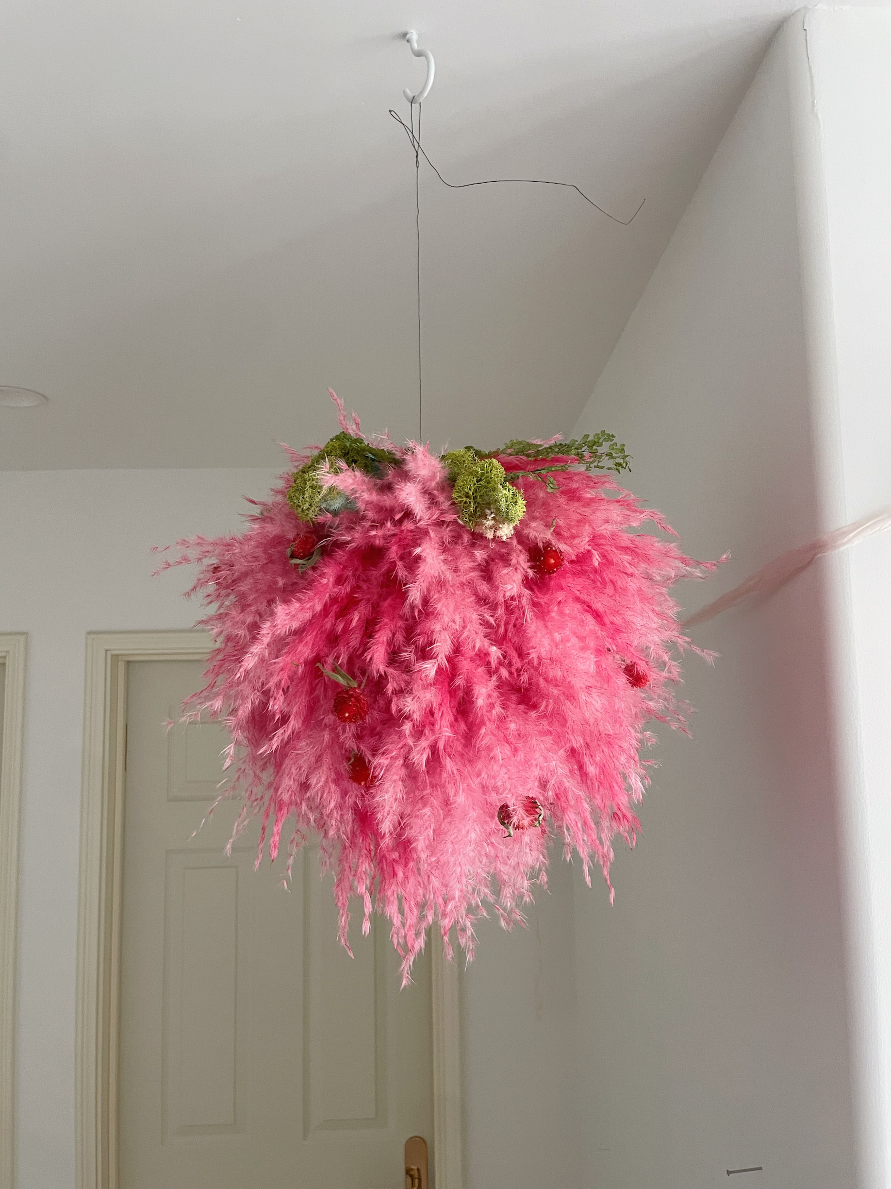受注製作 hanging wreath " strawberry " 苺のフライングリース ハンギングリース イチゴ